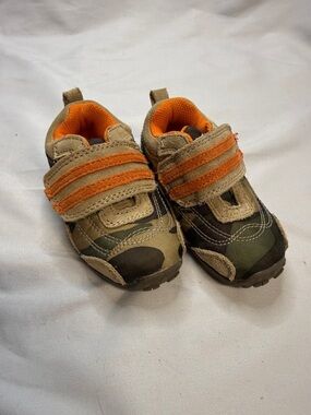 GAP Kids LIKE NEW Camo Sneakers with Orange Lining and Straps